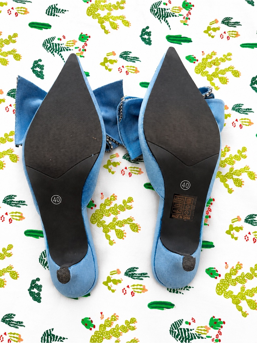 Blue Velvet Rhinestone Crystal Bow Pointed Toe Kitten Heels: Size 40/9 - Picture 5 of 5